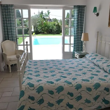 Semesterbostad Modern For The Perfect Vacation/ 14 People Antibes